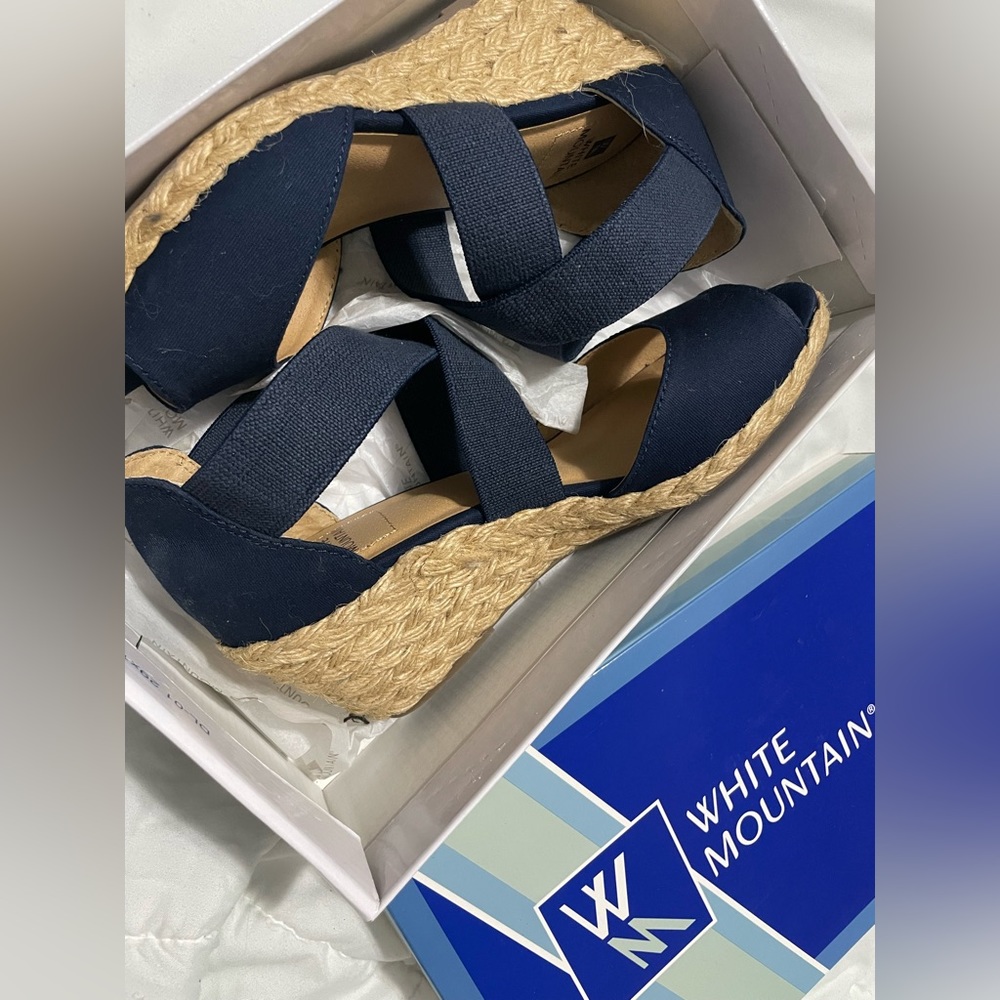 White Mountain, Hudlin Wedge Sandals in Navy (Never worn, New in box)